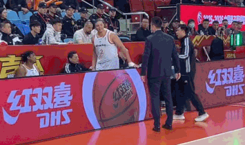 卡茨:“我们的战机已准备好随时起飞”
